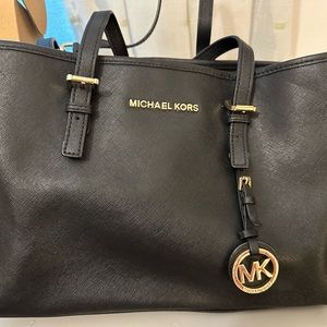 Lightly used Micheal Kors purse.  Willing to negotiate on the price